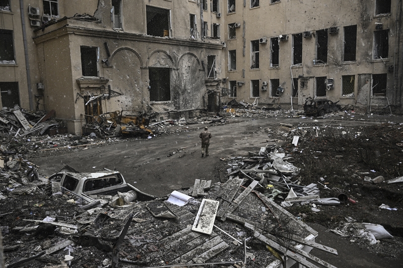 Ucrania crímenes de guerra HRW denuncia "aparentes crímenes de guerra" bajo control ruso en Ucrania, economía Ucrania