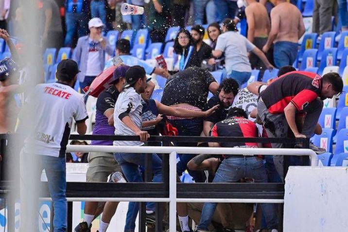 Un muerto y un herido de bala tras pelea de hinchas en Brasil