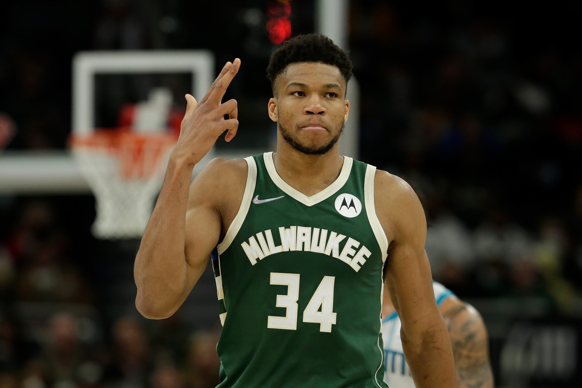 Bucks y Heat a un paso de la clasificación; Denver evita la barrida