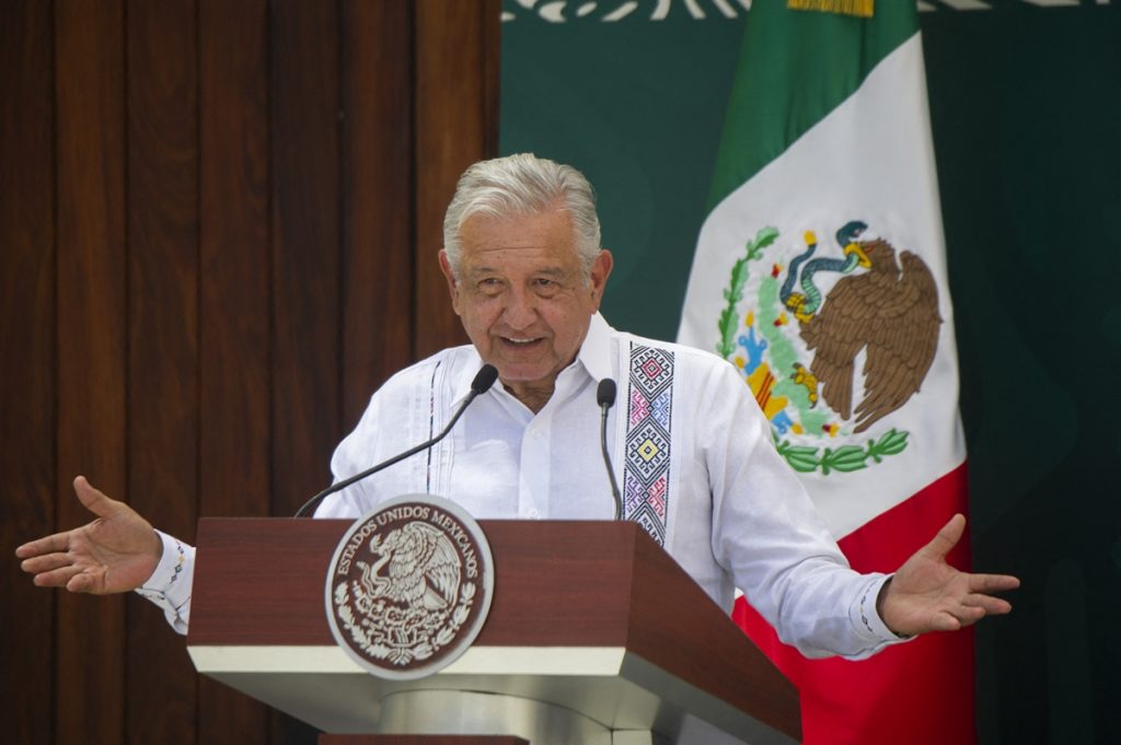 López Obrador triunfó en el referendo, pero con muy poca participación