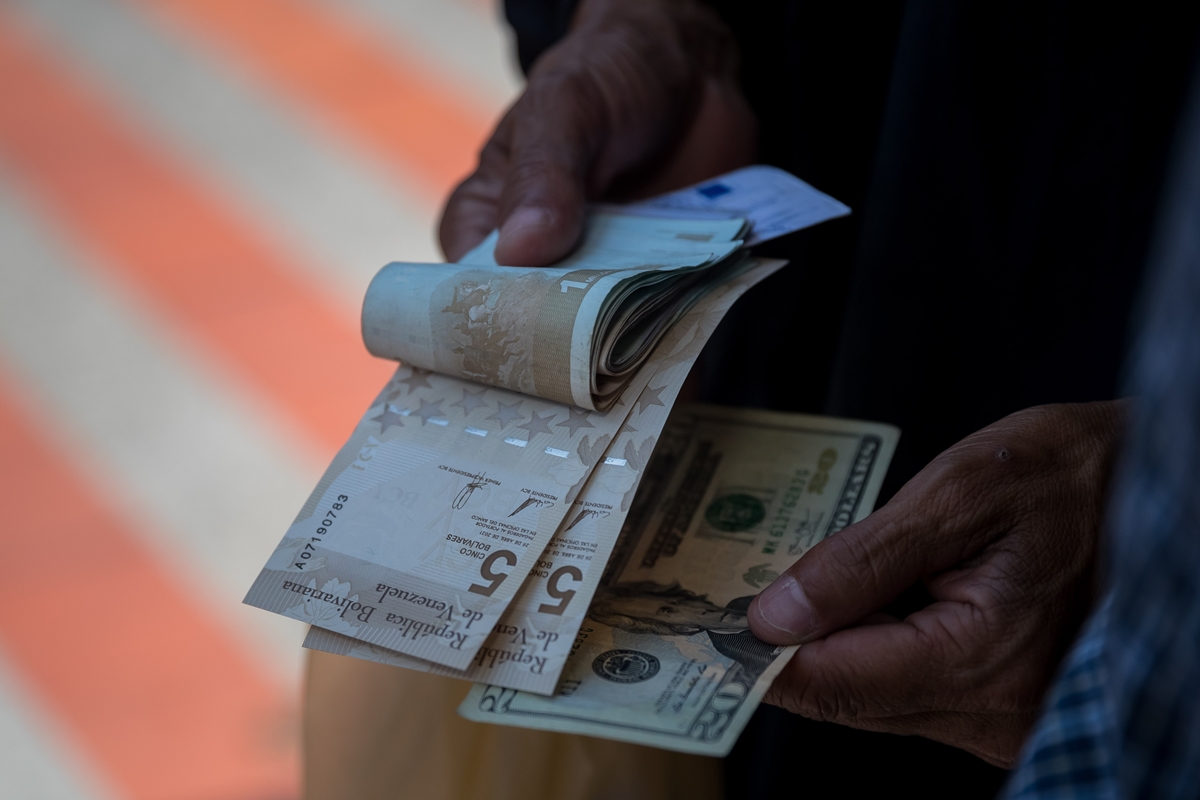 Precio del dólar paralelo baja 0,28%: así se cotiza