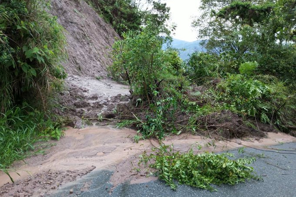 Se desbordó el río Montalbán en Mérida por fuertes lluvias