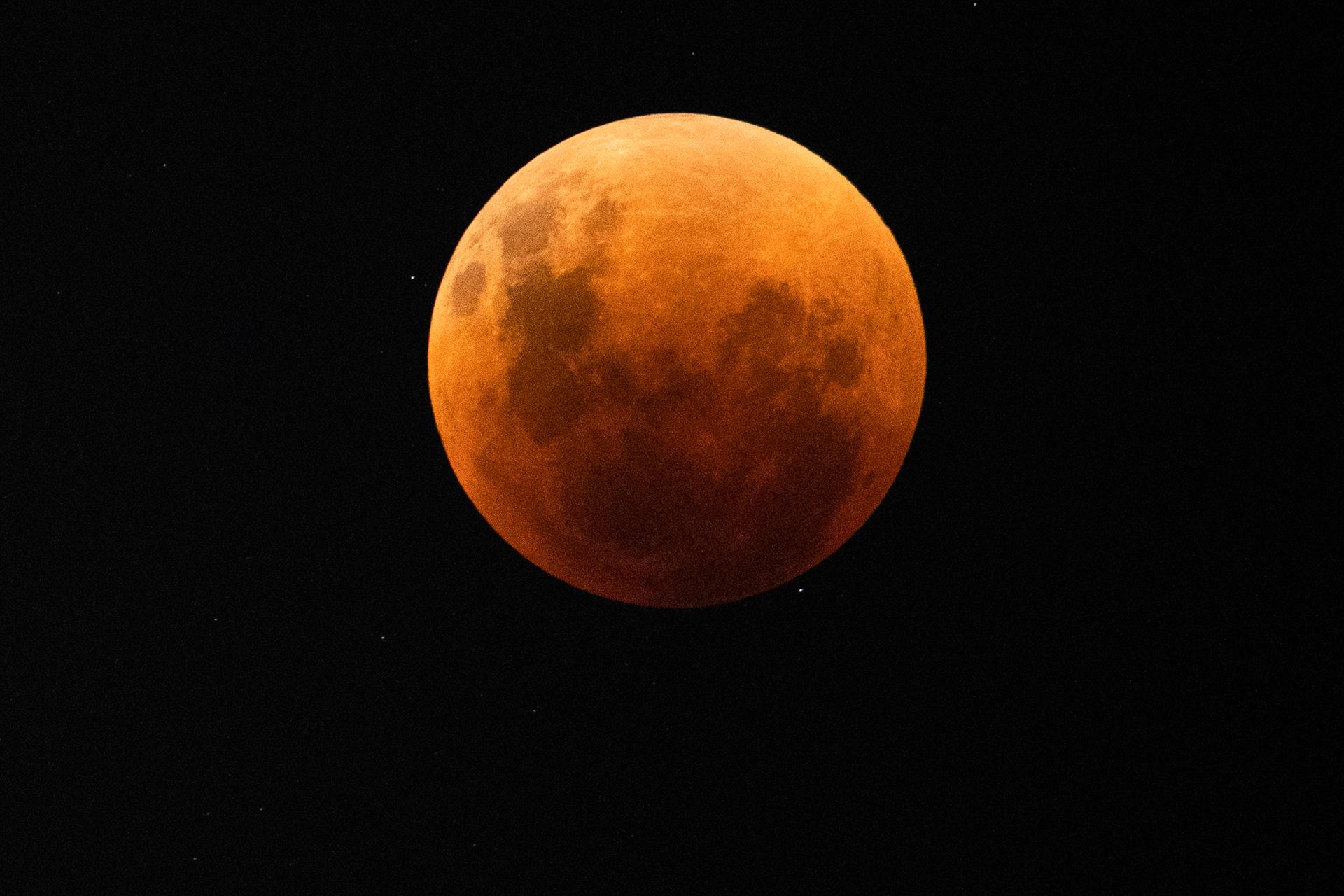 Luna eclipse 