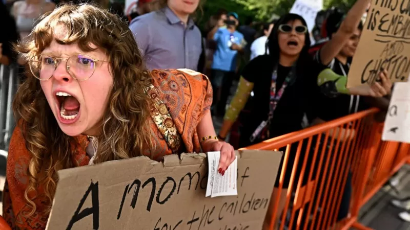 A las afueras de la convención de congregaron manifestantes en contra de la NRA | Getty