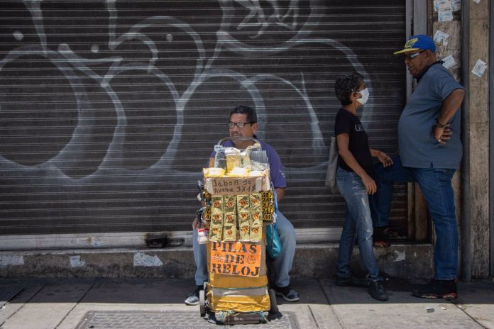 Faenas informales, el sustento del trabajador público en Venezuela