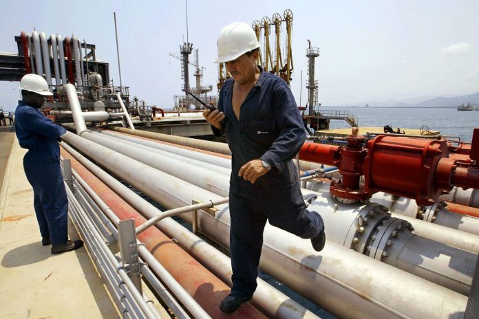 Buque cisterna iraní descargó 1 millón de barriles de crudo en Amuay