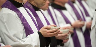 sacerdotes Iglesia Católica