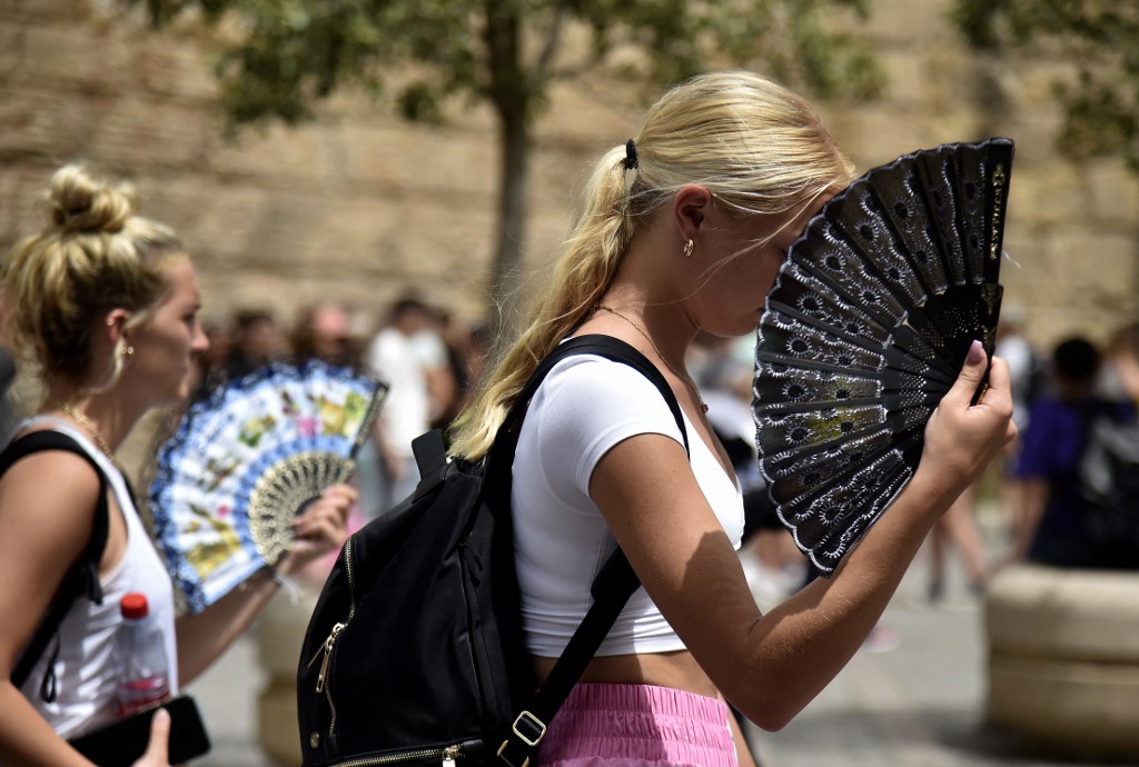 Con récords de temperatura, la ola precoz de calor en Europa se mueve hacia el este