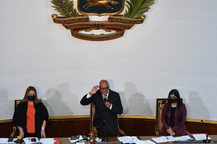Jorge Rodríguez amenazó a Juan Carlos Escotet por “comprar jueces” en Venezuela