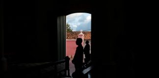 Sacerdotes condenados por abuso han vuelto al ministerio en Venezuela