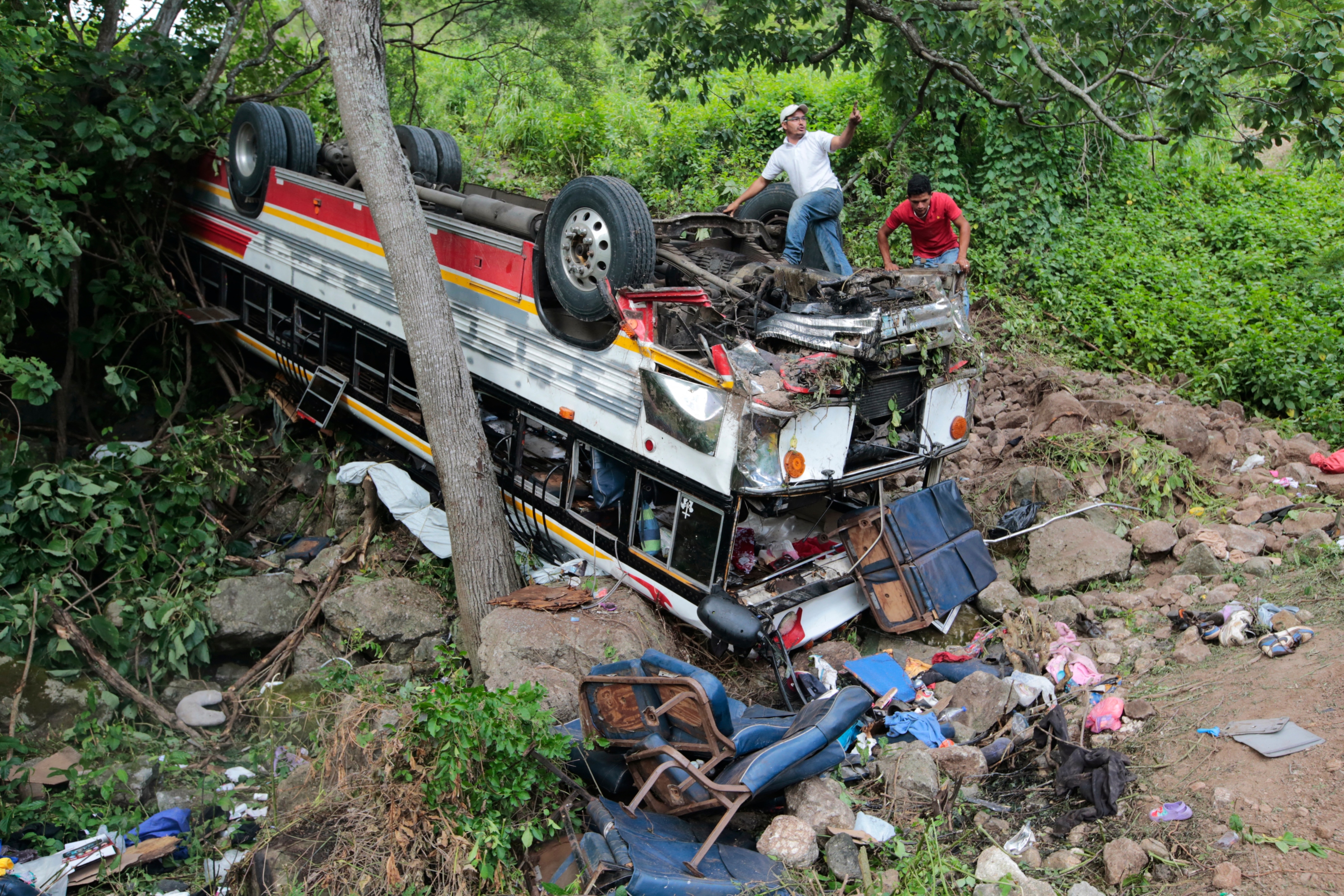 Никарагуа траур. Никарагуа автобус катастрофа. Автобусы в Никарагуа. Несчастный случай. Никарагуа дорога.