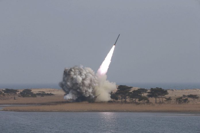 Japón califica de inaceptable el nuevo lanzamiento de misiles norcoreanos