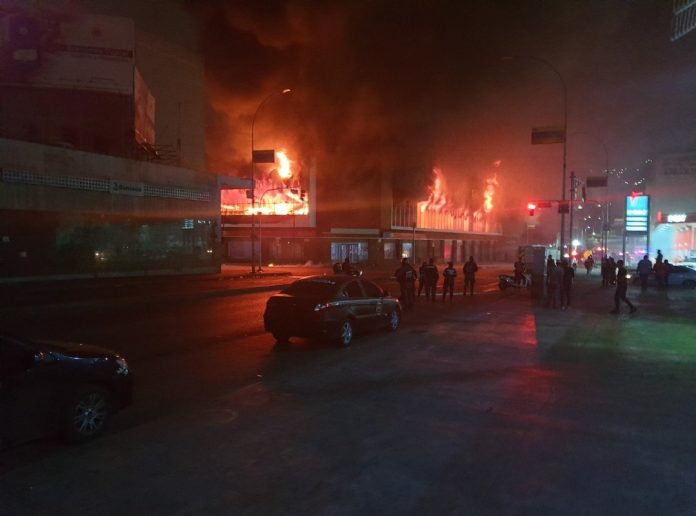 Mercado de Los Corotos en Quinta Crespo se incendió