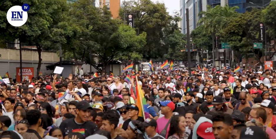 El arcoíris inundó las calles de Caracas en multitudinaria marcha del orgullo LGBTI