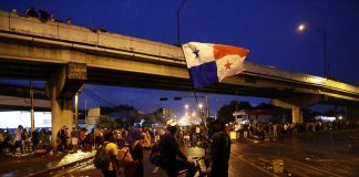 La crisis se prolonga en Panamá con intentos de saqueos protestas