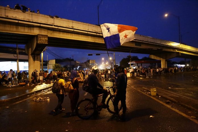 La crisis se prolonga en Panamá con intentos de saqueos protestas