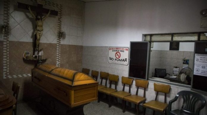 Regularán los precios de los servicios en las funerarias de Caracas servicios funerarios informales