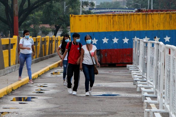 Venezuela todavía mantiene deuda de millones de dólares a empresarios de Colombia