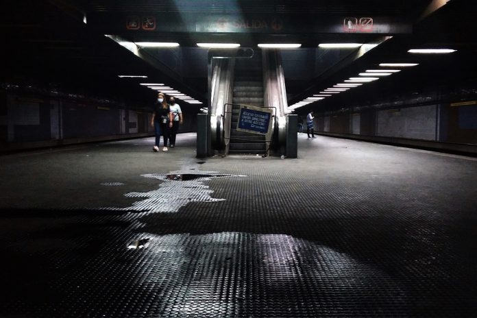 Metro de Caracas Metro de Caracas: condiciones míseras y peligros sufren los usuarios
