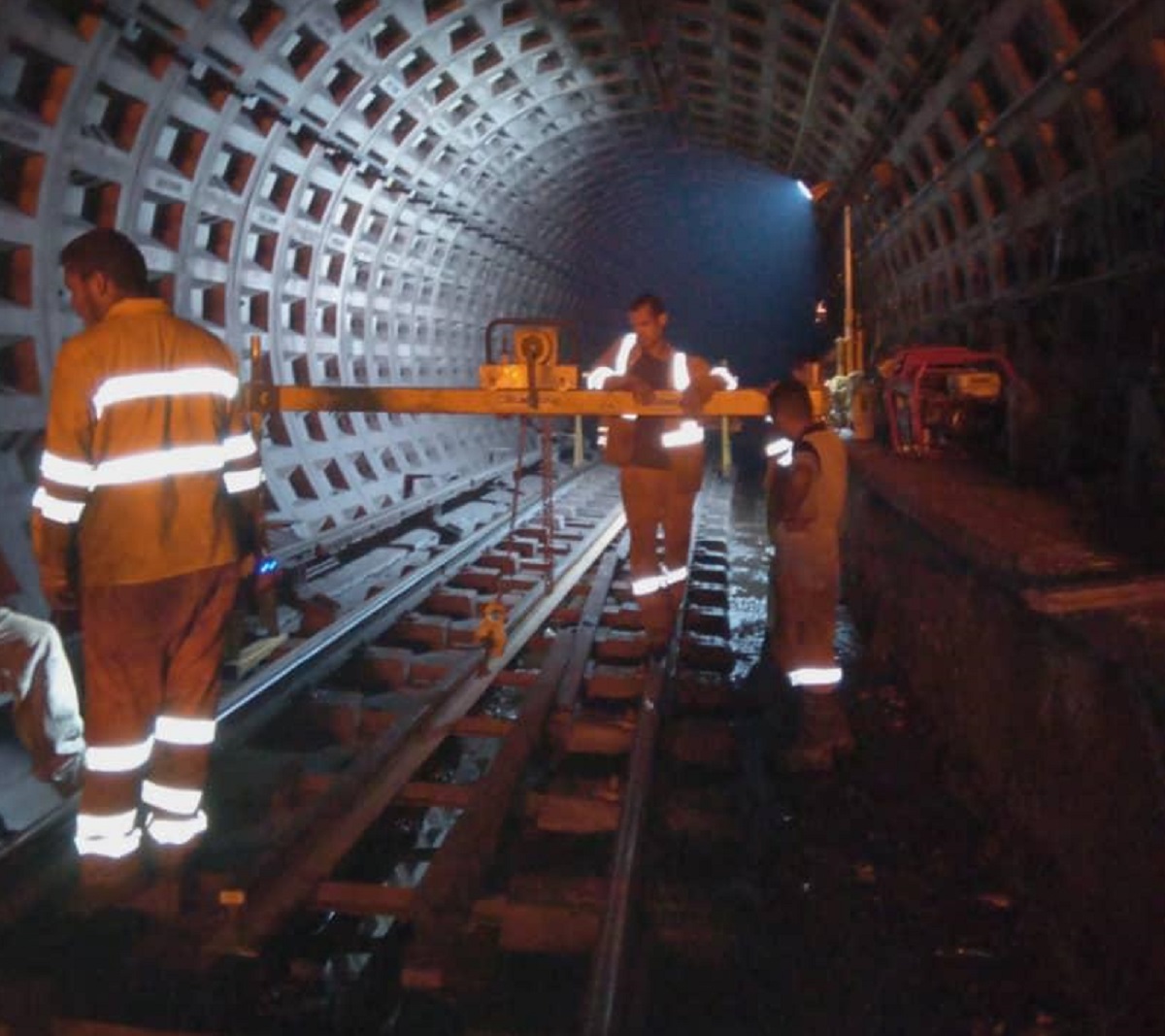 Realizan trabajos de sustitución de rieles en la Línea 1 del Metro de Caracas