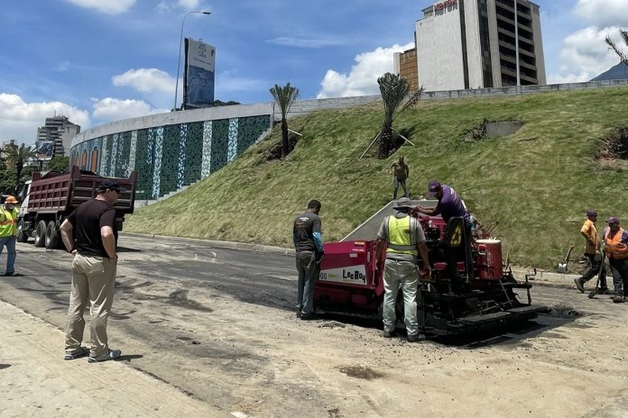 Sigue sin restablecerse el paso de vehículos en la autopista Francisco Fajardo
