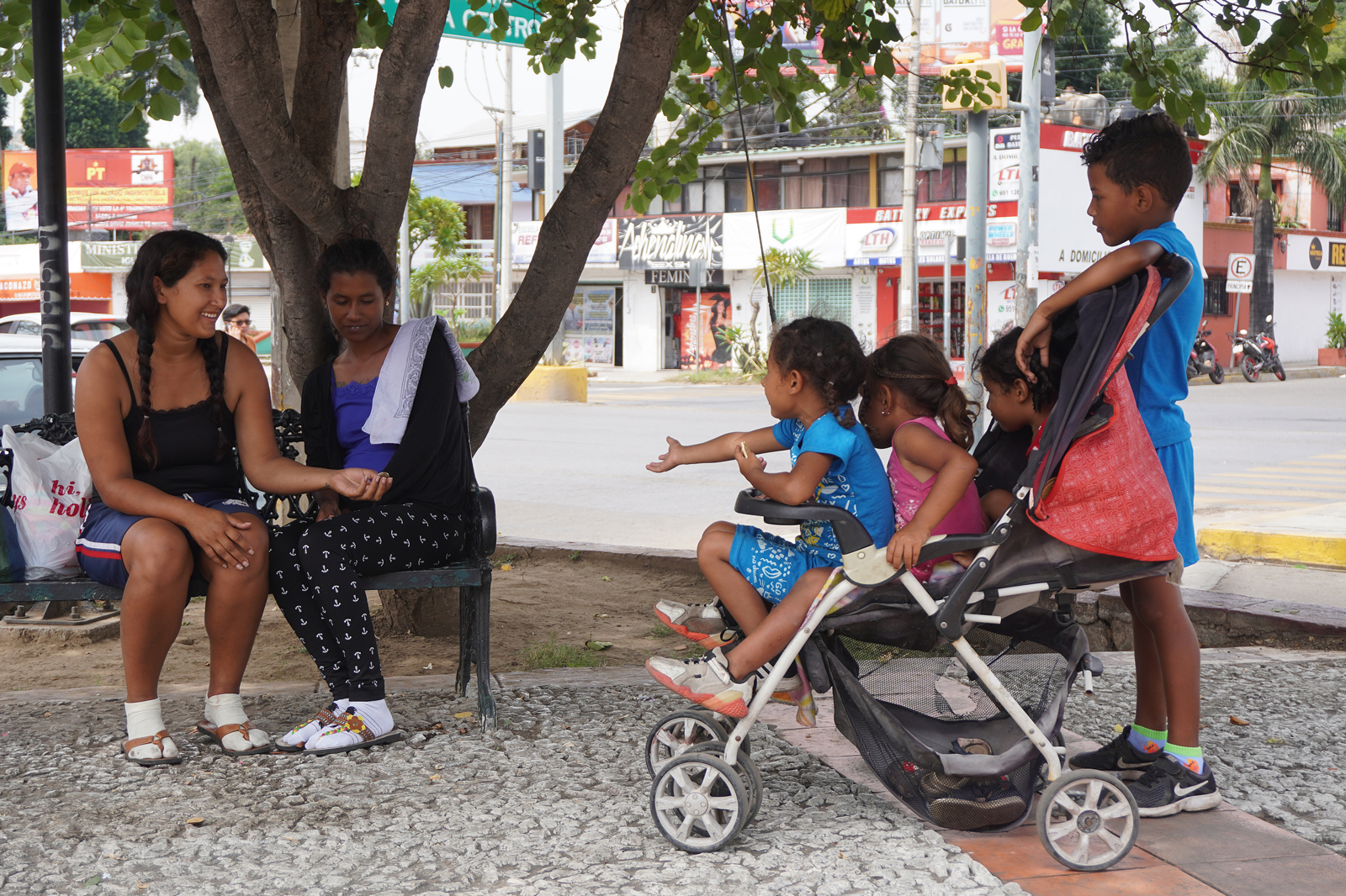 Venezolanos varados deambulan por el sur de México tras restricciones de EEUU