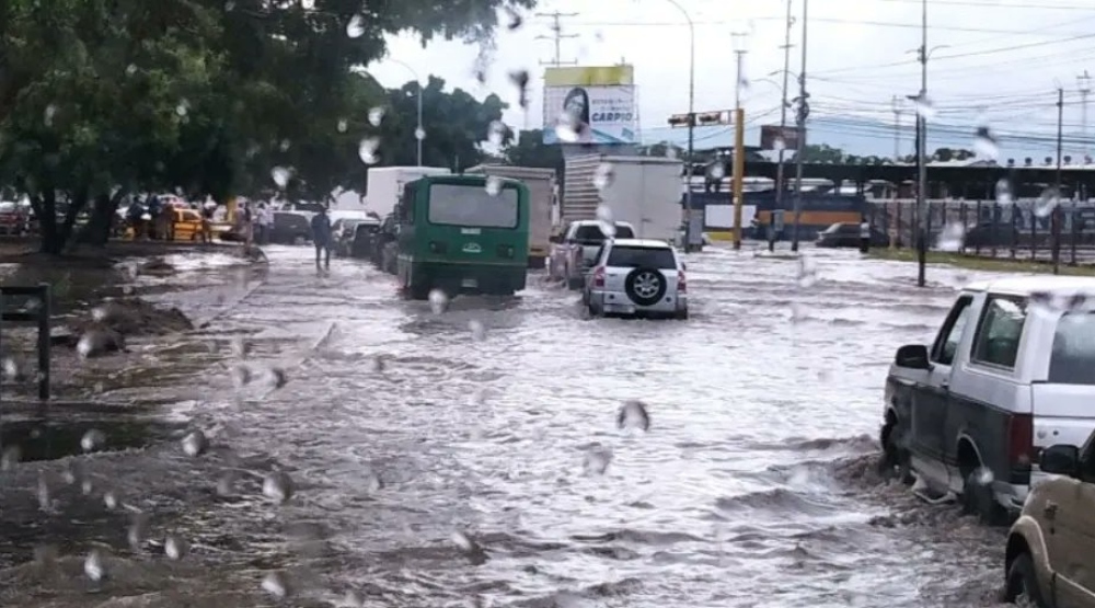 Activan centro de control de emergencias y desastres por las fuertes lluvias en Venezuela