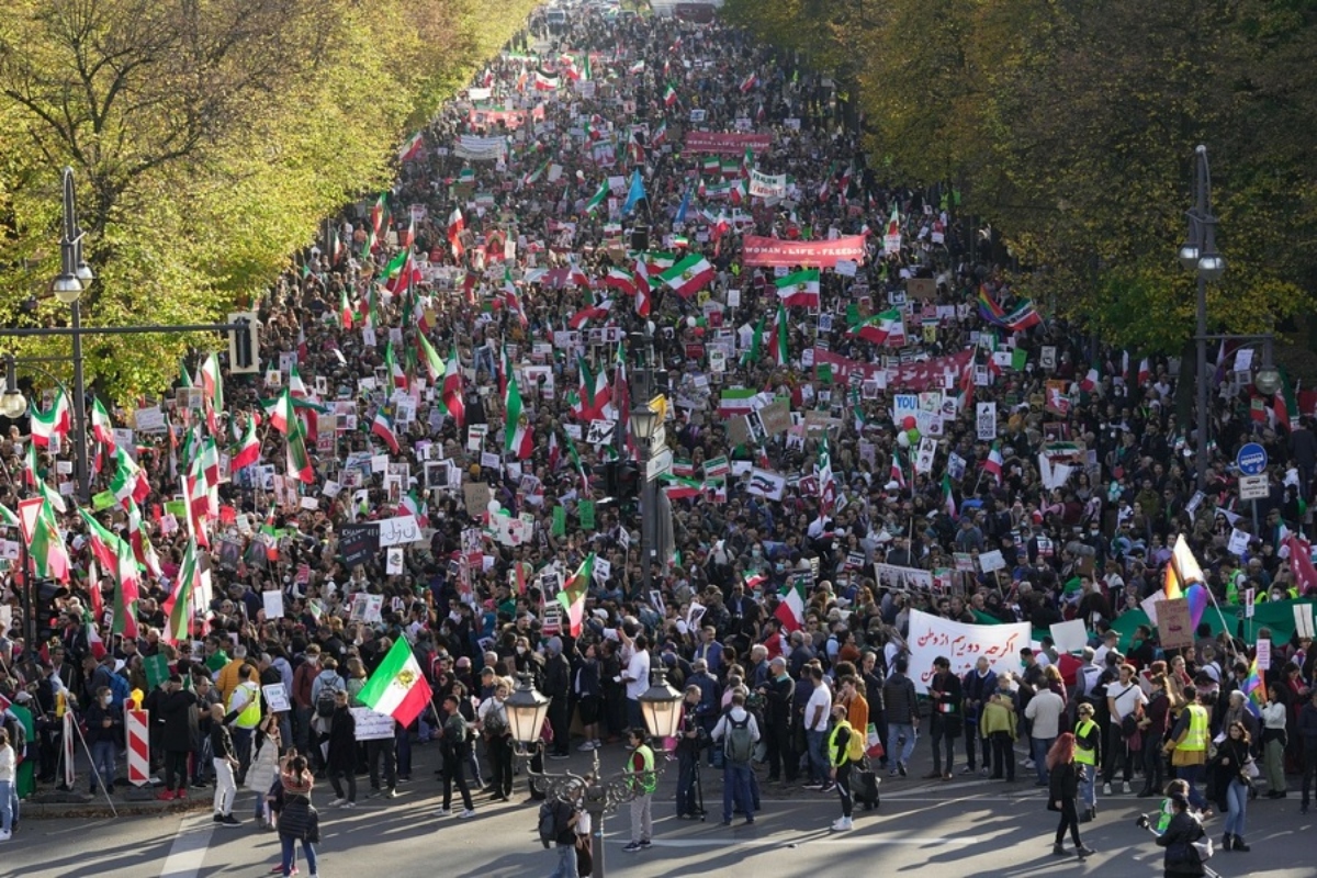 Unas 80.000 personas marchan en Berlín en solidaridad con protestas en Irán