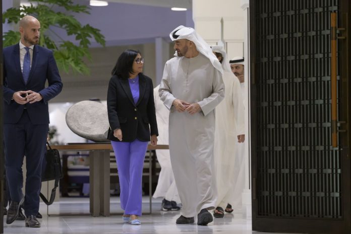 Delcy Rodríguez se reúne con el presidente de Emiratos Árabes Unidos