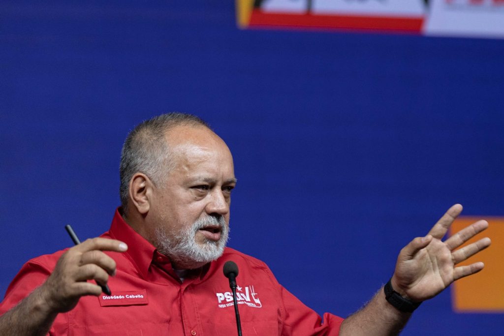 Cabello: No habrá elecciones libres si Venezuela está sancionada “Nosotros somos transparentes”: Diosdado Cabello asegura que al chavismo “no le importa” que la ONU administre recursos liberados