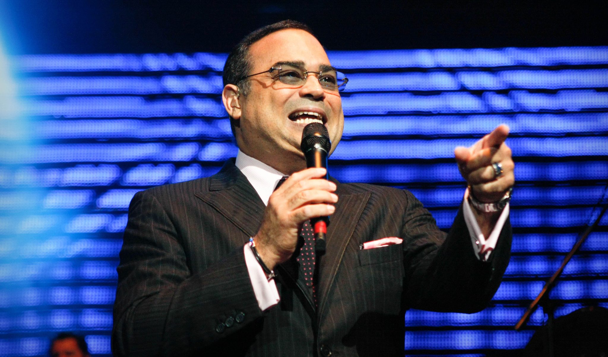 Gilberto Santa Rosa lanza edición deluxe de Debut y segunda tanda