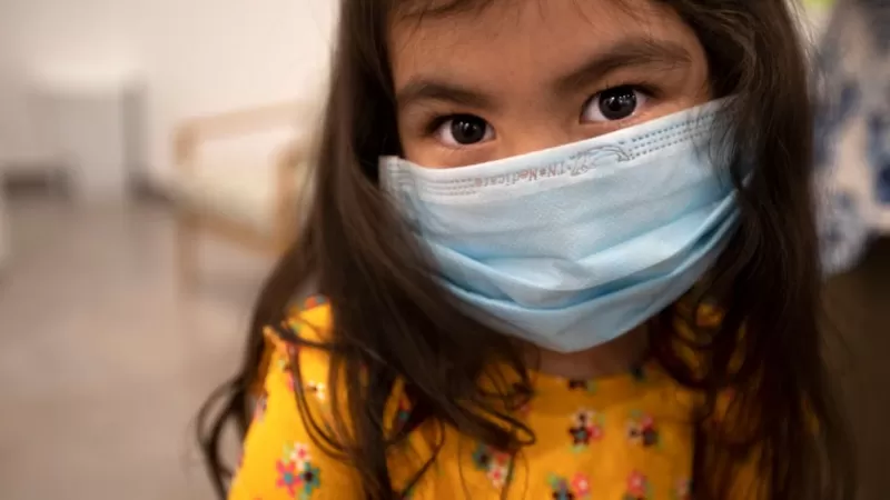 «Tripledemia», el ataque múltiple de virus respiratorios que satura los hospitales de niños en EE UU y algunos países de Sudamérica