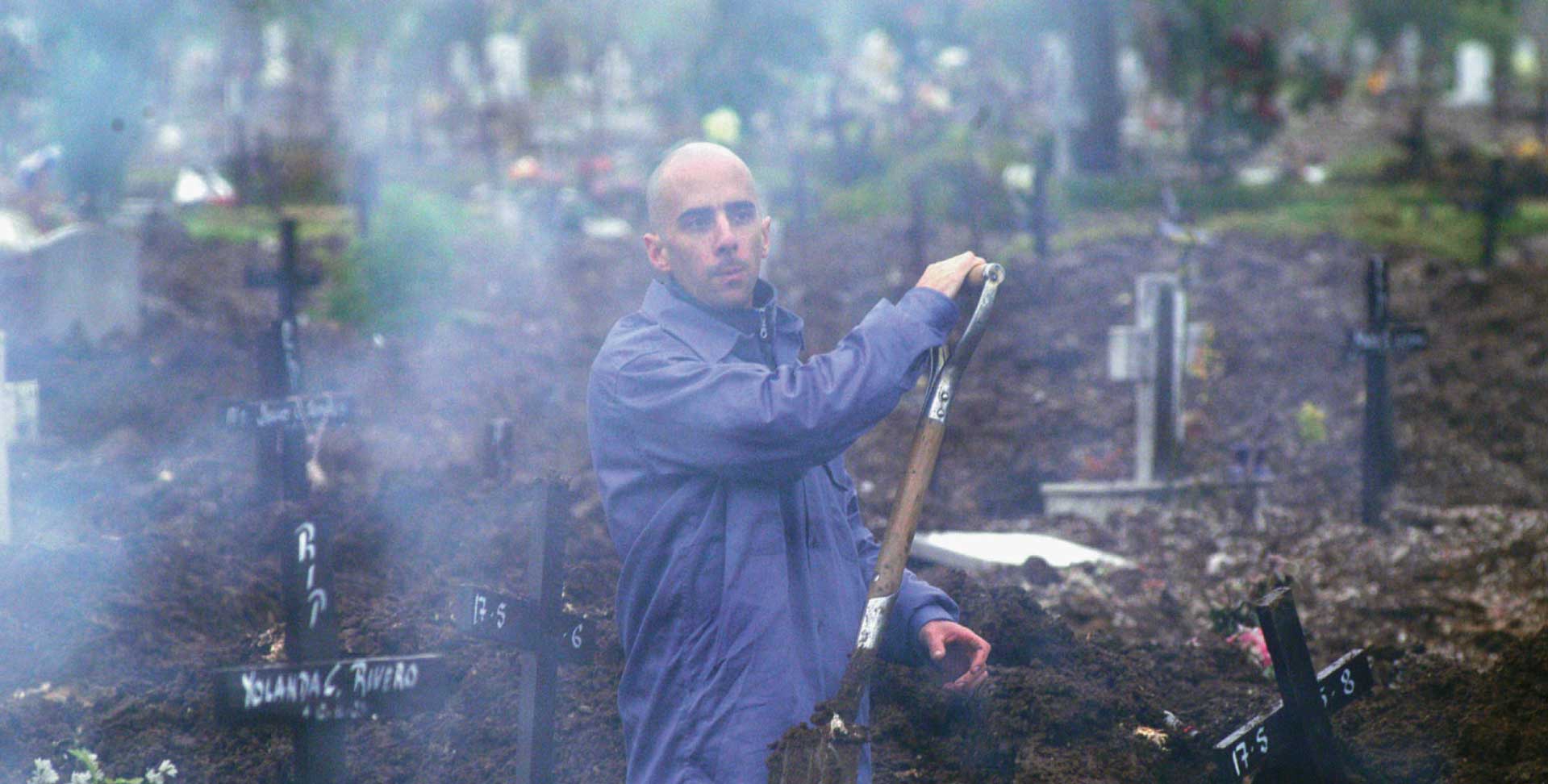 Un día como sepulturero en el cementerio de Chacarita, en Buenos Aires