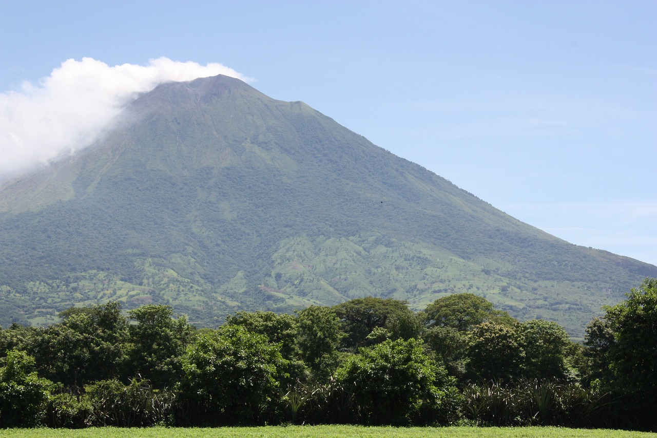 Al menos 98 explosiones se registran en volcán Chaparrastique en El Salvador