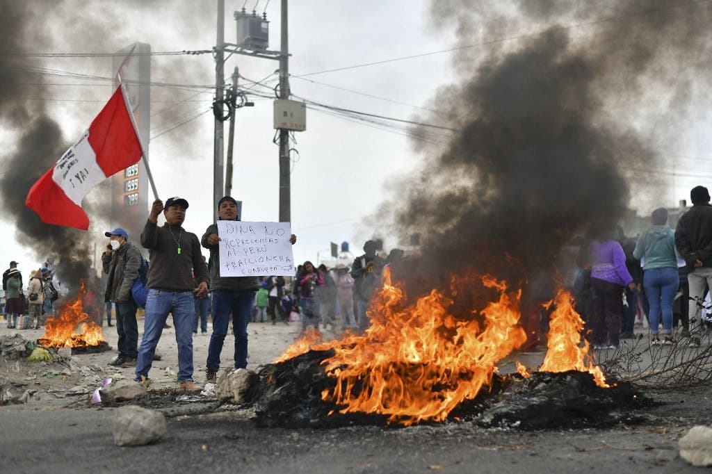 Gobierno peruano declara estado de emergencia en todo el país debido a protestas