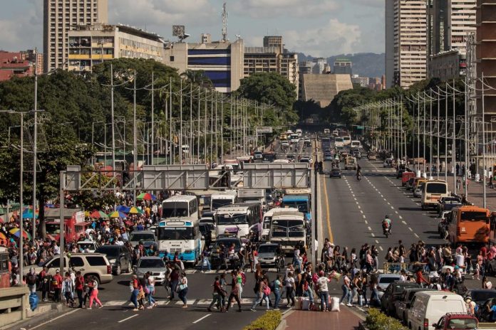 Denuncian el aumento irregular del pasaje en Caracas