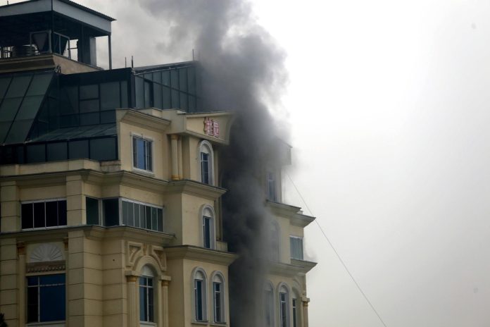 Suben a 3 muertos y 18 heridos víctimas en el ataque a un hotel en Kabul