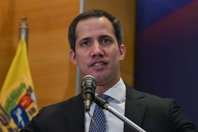 Juan Guaidó: I maintain constant communication with the United States.  Red flag.