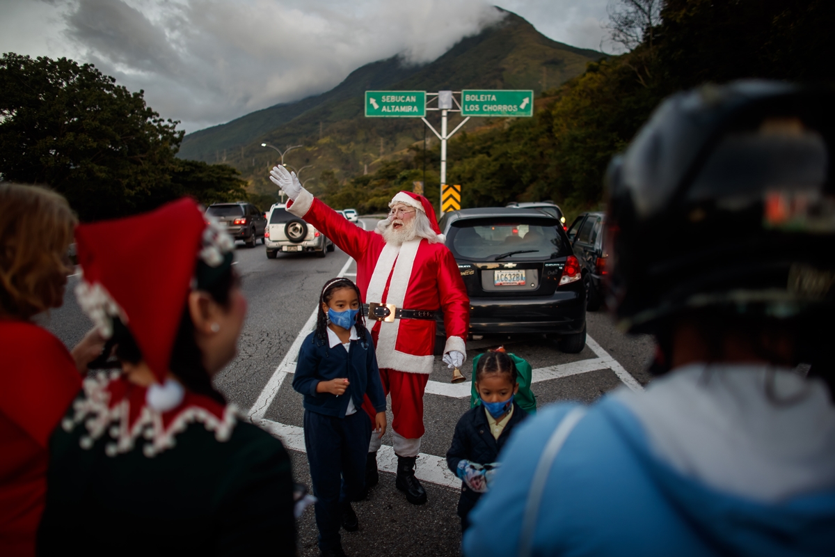 Santa Claus de la Cota Mil dio la bienvenida a la Navidad