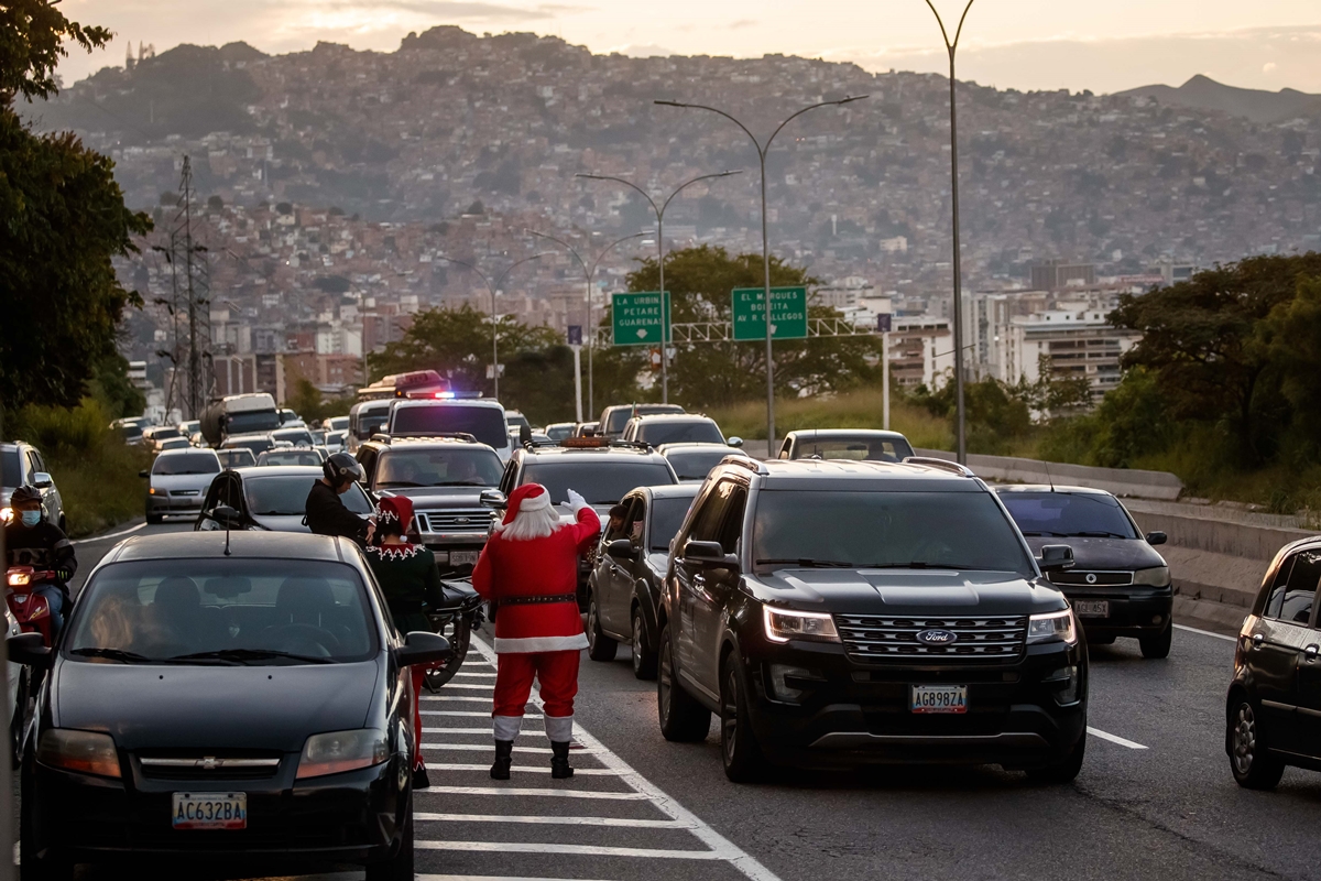 Santa Claus de la Cota Mil dio la bienvenida a la Navidad