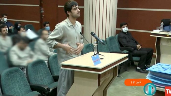 Mohammad Mehdi Karami contó a su familia que había sido torturado en la cárcel.