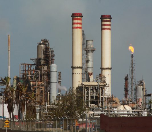 PDVSA reactiva producción en la refinería de Amuay después de 2 meses paralizada