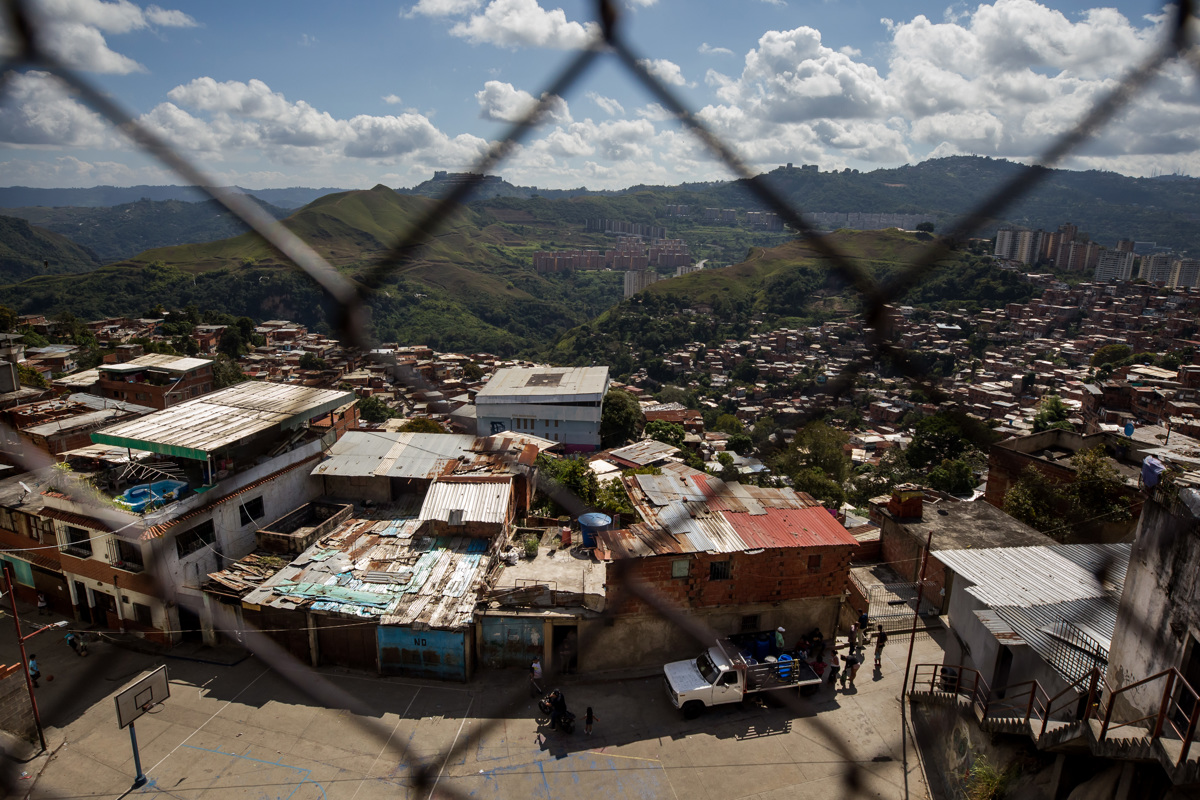 Fotografía fechada el 14 de enero del 2022 donde se observa un barrio popular en Caracas (Venezuela). 