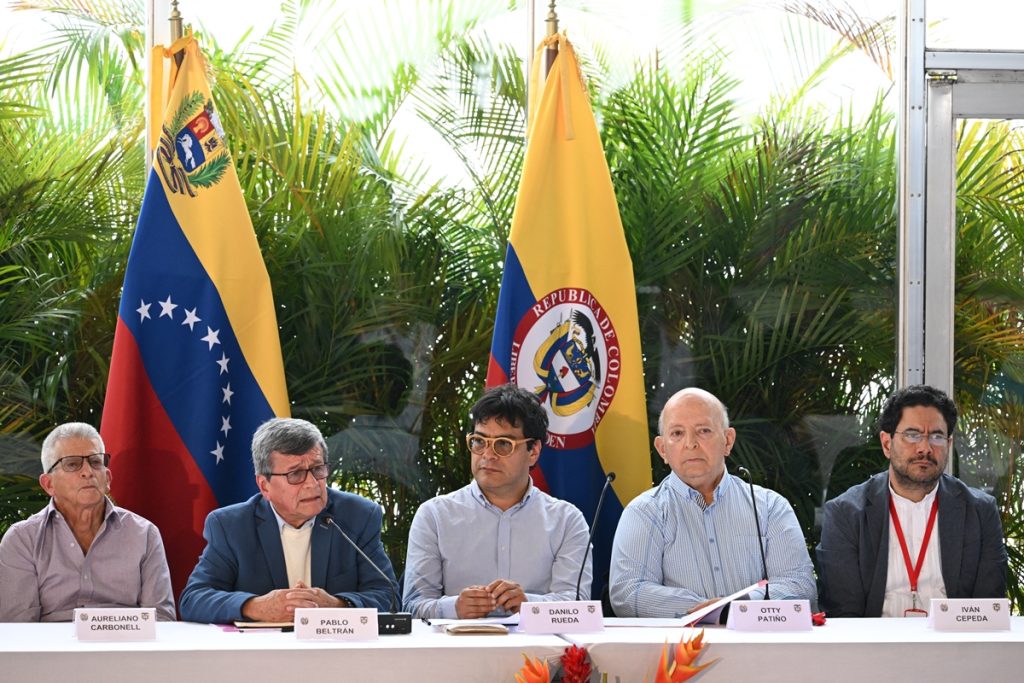 Diálogos del gobierno de Colombia y el ELN podría continuar en Caracas