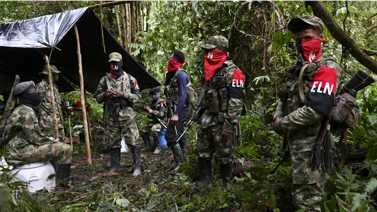 Colombia pacta cese al fuego con principales grupos armados, incluida guerrilla ELN