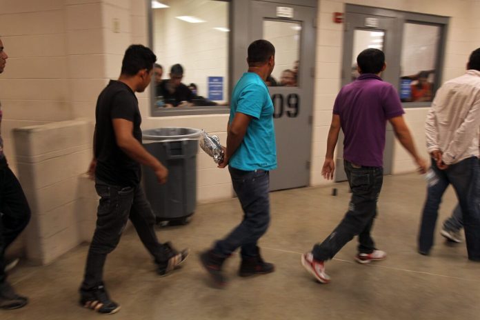 Estados Unidos liberó luego de la publicación de datos confidenciales a casi 3.000 migrantes que iban a ser deportados