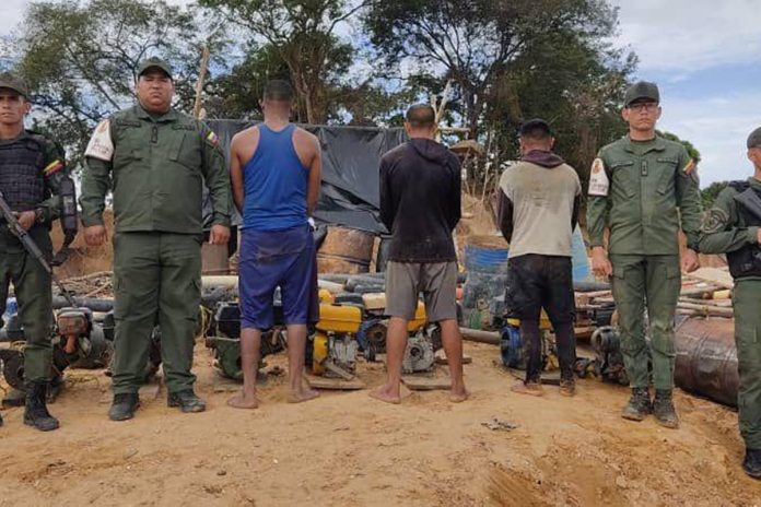 Militares detienen a tres personas por la minería ilegal en Venezuela