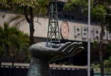 PDVSA ConocoPhillips estudia vender petróleo venezolano en EEUU por deuda