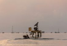 Producción de petróleo en Venezuela cayó 28.000 barriles diarios en febrero Reuters: Pdvsa endurece los términos para el pago anticipado de petróleo
