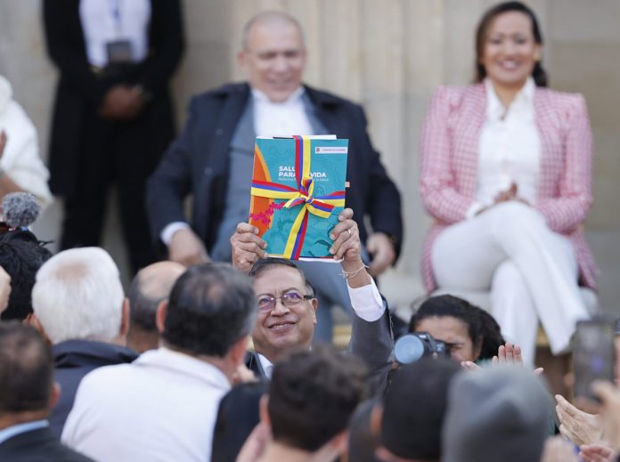 Gobierno presenta su reforma de salud para llevar la atención a toda Colombia